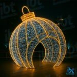 Figura Natalina Luminosa para Piso e Jardim - Bola de Natal 3D c/ passagem