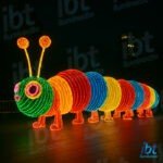 Figura Natalina Luminosa para Piso e Jardim - Centopéia Colorida 3D